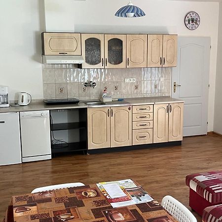 Apartman V Zahradni プラハティツェ エクステリア 写真